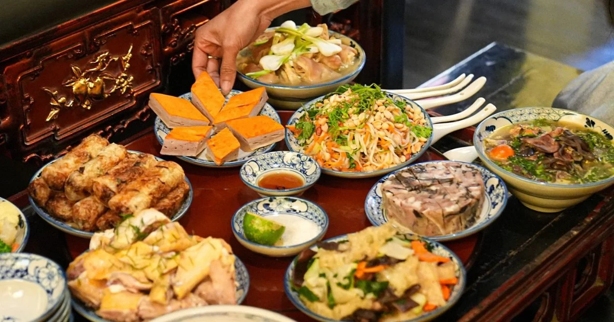 Vietnamese Tet Culture: 15 Customs that make up the traditional Tet identity